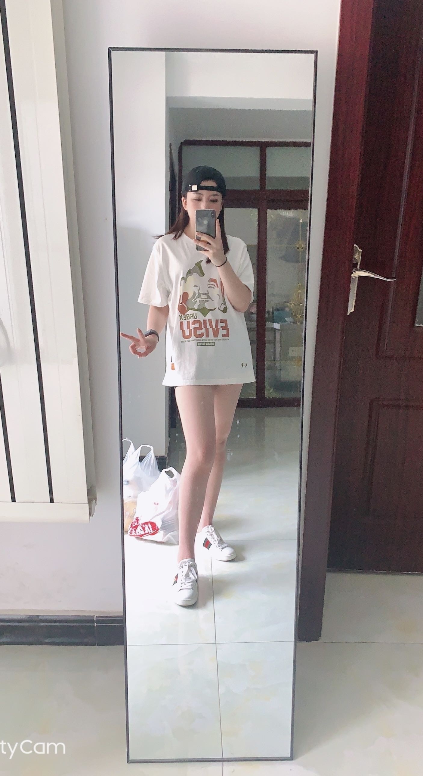 791663_ERU2VD7FGM8XF2W.jpg